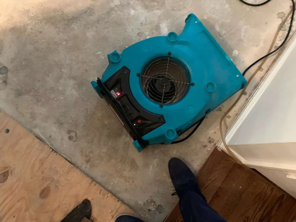 Air mover drying subfloor during Leak Detection & Repair in San Fernando
